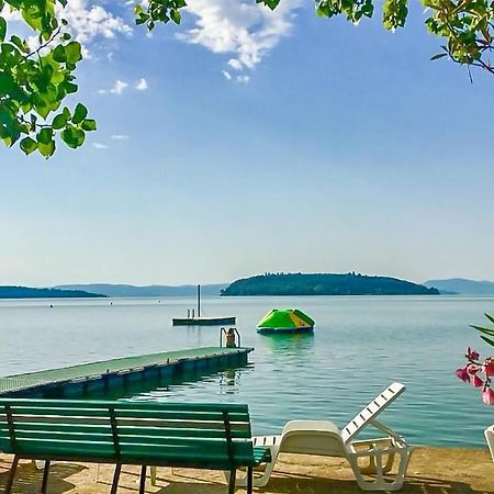 Lovely Stacaravan In Tuoro Sul Trasimeno Villa Bagian luar foto