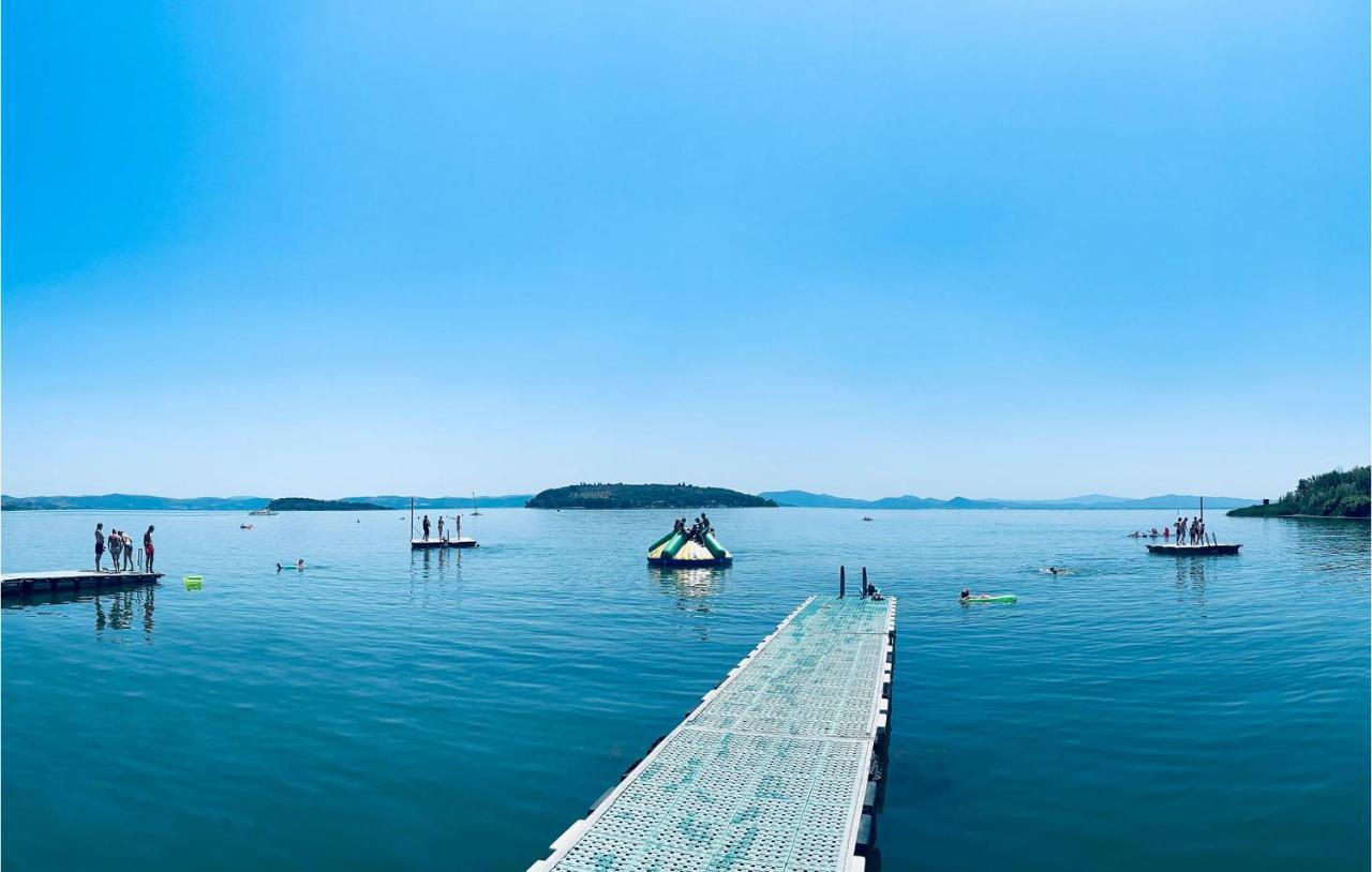 Lovely Stacaravan In Tuoro Sul Trasimeno Villa Bagian luar foto